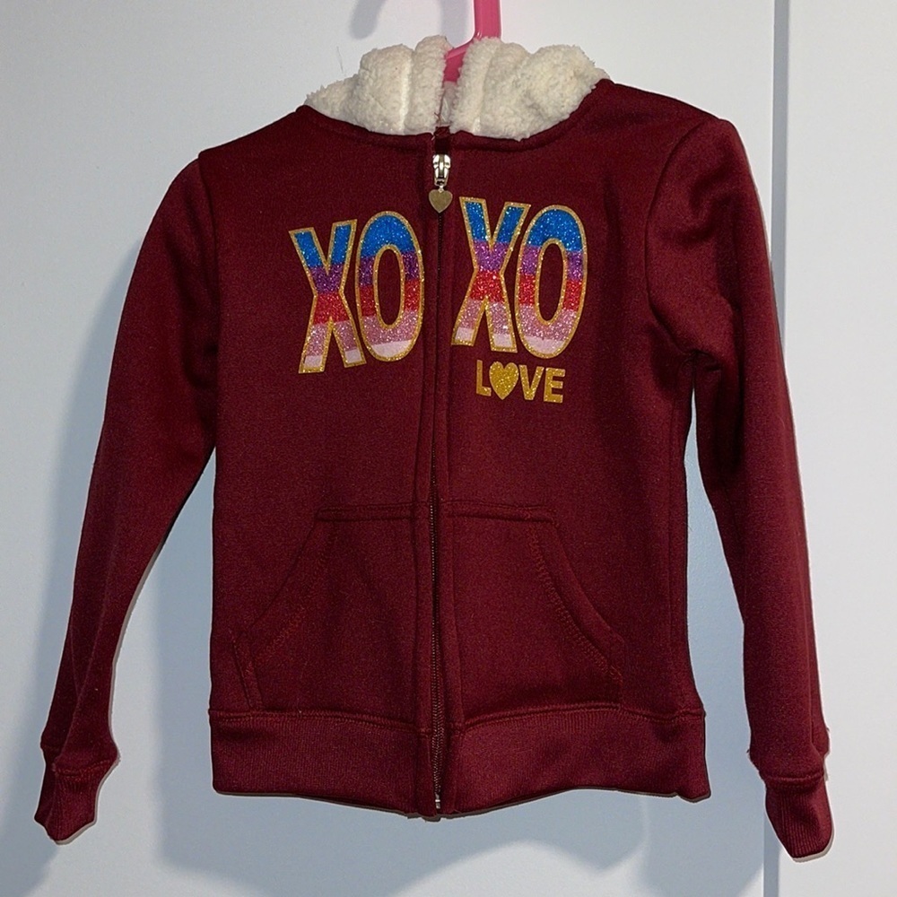 XOXO GIRLS MAROON SWEATSHIRT WITH SPARKLE ON THE FRONT size 5/6